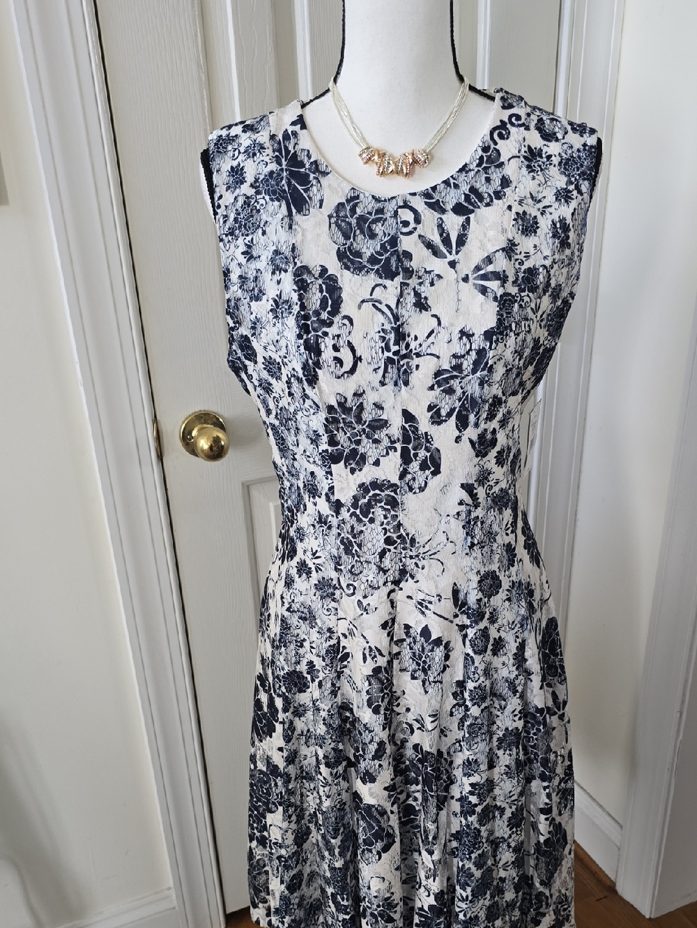 DANNY AND NICOLE WOMENS PLUS WHITE & BLUE FLORAL SLEEVELESS SUMMER DRESS SIZE 14